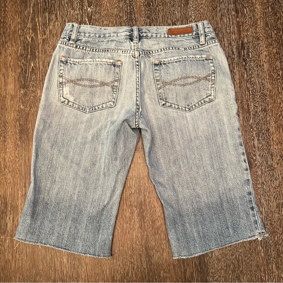 Abercrombie and Fitch Distressed Light Wash Bermuda Shorts Size 2 - Picture 2 of 11